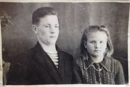 Старший брат Виктора , Алексей и младшая сестра Маруся 13.05.1946г.