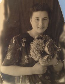 Любимая девушка Виктора , Александра 17.06.1950 г. во время его службы на Дальнем Востоке.