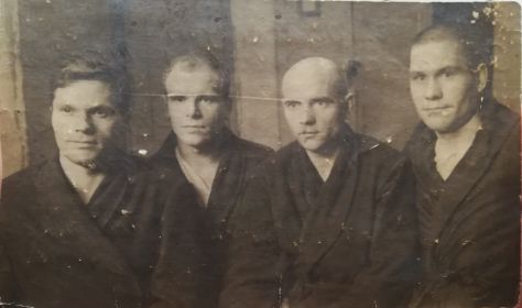 слева политрук Стрюк П.С.,   мл. лейтенант Богатырёв М.П., лейтенант Беляев М.И.,   мл. лейтенант Чайников Ар.Ив. госпиталь 3661, 11.12.1941
