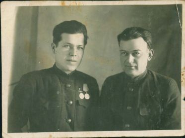 Якубенко Степан Семенович (слева) с фронтовым товарищем (г. Ленинград)