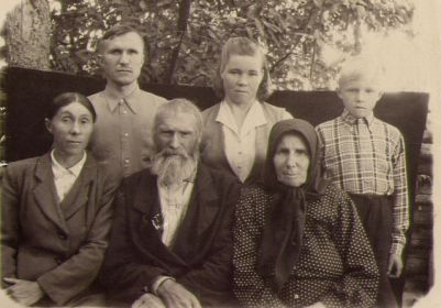 Егор (отец),мать Аксинья.Иван Егорович с супругой.Тётя Анна Ивановна Смолихина