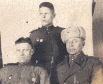 На память моей дорогой семье (снимок сделан 8 апреля 1945 года перед штурмом Кенигсберга).