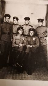 Венгрия, 1945г. Денисов Н.Г. - нижний ряд, справа