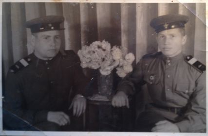 Николай Федорович (справа) и фронтовой товарищ .