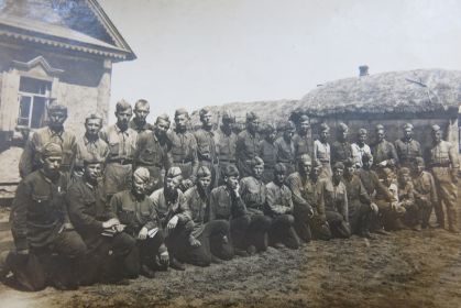 С боевыми товарищами  1942 г.