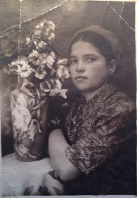Младшая, родная сестра Николая Федоровича, Екатерина Федоровна Малышева(Серова),март 1942 г. , 16 лет.