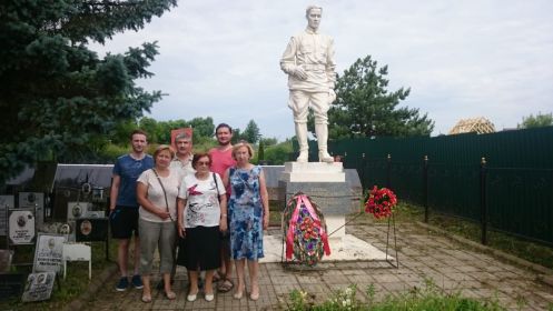 Фото братской могилы в дер. Паршино, Зубцовского района, Тверской области, где похоронен наш солдат.