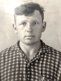 сын Константин 1938 г.р. (25 лет)