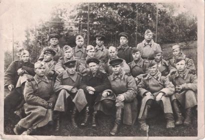 Победители!!! Прошагали пол европы, пол земли ... Австрия 1945г. В первом ряду, второй слева мой дед Утешев Хасан Ахмеджанович.