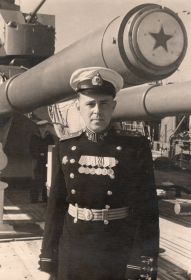 Капитан-лейтенант Соколов Е.П.1949г. Помощник командира линкора «Октябрьская Революция»