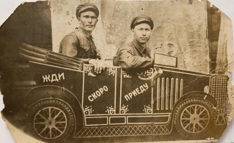 1933 год, Объединенная школа оружейных и артиллерийских техников, г.Тамбов Черномор Т.Ф. справа