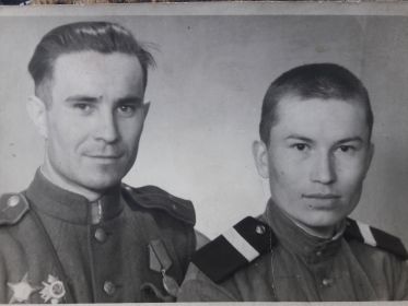 с братом Лагуновым Геогрием Васильевичем 1 апреля 1945 г.,  г. Рига (Латвия)