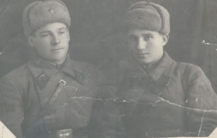 Алексей Козлов с сослуживцем (предположительно 1938-40гг 1 ка 26 ск 2 кап  Приморкий край)