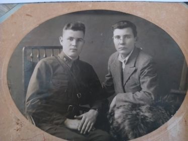 Мой дедушка со свои другом Уколовым Иваном Федоровичем г.Тбилиси январь 1942 года