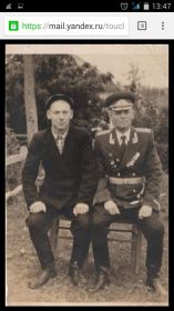 На этом снимке в 1957 году два родных брата, ветераны войны, слева Александр и Михаил (офицер)!