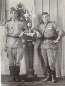 На фото Иван стоит слева, 20 июля 1945, Австрия