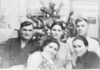 1963 год. Панковы Григорий Савельевич и Демьян Савельевич с родными
