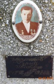 памятник на гражданском кладбище села Коротояк