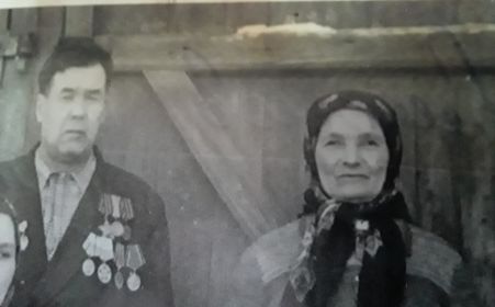 Василий Алексеевич вместе с супругой Зоей Ивановной