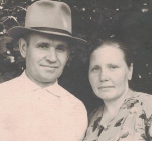 Петр Владимирович с женой Анной Григорьевной.