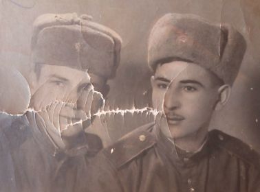 Иван Тумасов со своим фронтовым другом (Иван справа)