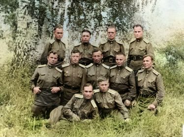 Волохо Н.И. (2-й ряд, крайний слева) с боевыми товарищами на Дальневосточном фронте