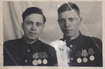 Воложенинов Александр Васильевич со своим товарищем