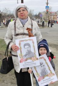 Дочь Проскурякова Валентина Александровна с внуком Максимом Проскуряковым