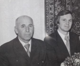 Михаил Васильевич Макеев и сын Юрий.