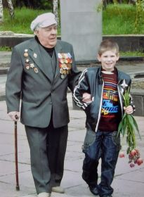 С правнуком на параде Победы.