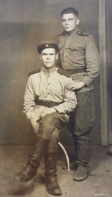 Фото на память для родных «С сослуживцем, 30.06.1945г»