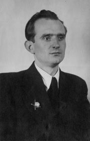 Анатолий Васильев 1946 год.