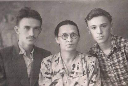 Графские, сын Владимир, жена Зинаида, сын Валерий
