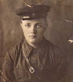 Есенков Николай Яковлевич, 18 лет, рядовой 1943г. Только что призван на войну.