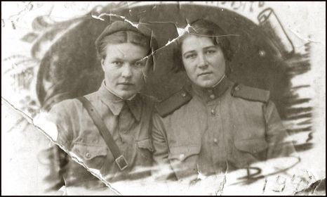 Боевые подруги-санисрукторы полка 1319 стр.лив 185   39 армии  в 1944 году