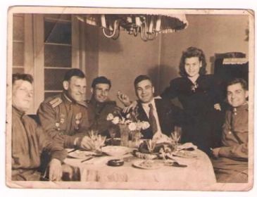 Рига. 6 июня 1945 года.( на фото крайний слева)