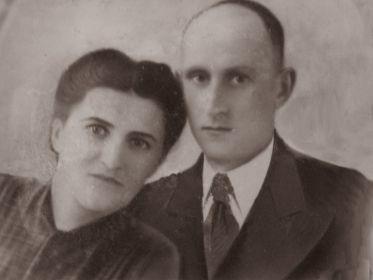 Дмитрий Воллосович с женой Татьяной. Оба сражались с фашистами в партизанском отряде. В мирное время работали учителями.