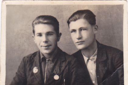 Бодунов Валентин Дмитриевич 20.10.1946г. (21 год) с другом