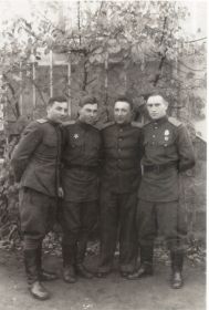 Германия-1945- Однополчане (06) (Мыльников Л.А. второй слева)