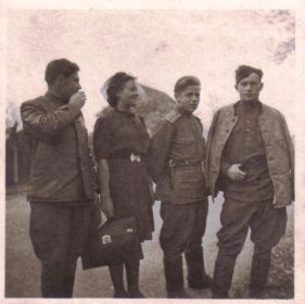 Германия-1945- Однополчане (07) (Мыльников Л.А. слева)
