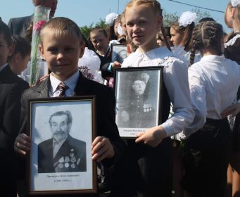 В День Победы в Графовке, Бессмертный полк с портретом солдата