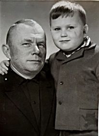 Отец Николай Андреевич с сыном Юрием Николаевичем