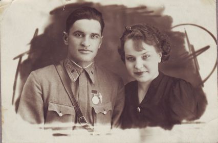 С женой Анотониной