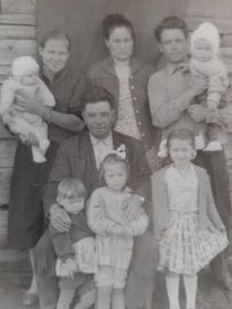 С семьей, июнь (1962г.)