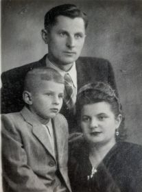 С Дедушкой и сыном Владимиром, моим папой