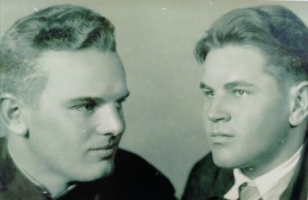 Братья Заболотные Иван (старший) и Василий (младший). 3 января 1939 года.