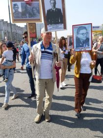 Бессмертный полк в г. Москва, внучка Рамиля (9.05.2019)