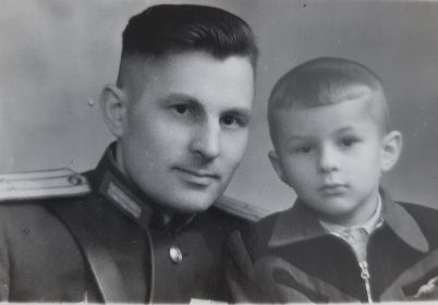 Дедушка с сыном Владимиром, моим папой
