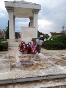 Могила неизвестного солдата в г. Заечар. Здесь похоронены 1200 его однополчан. (Май, 2019)