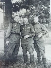 Ратников Г.И. с друзьями в артлагере 1948г.